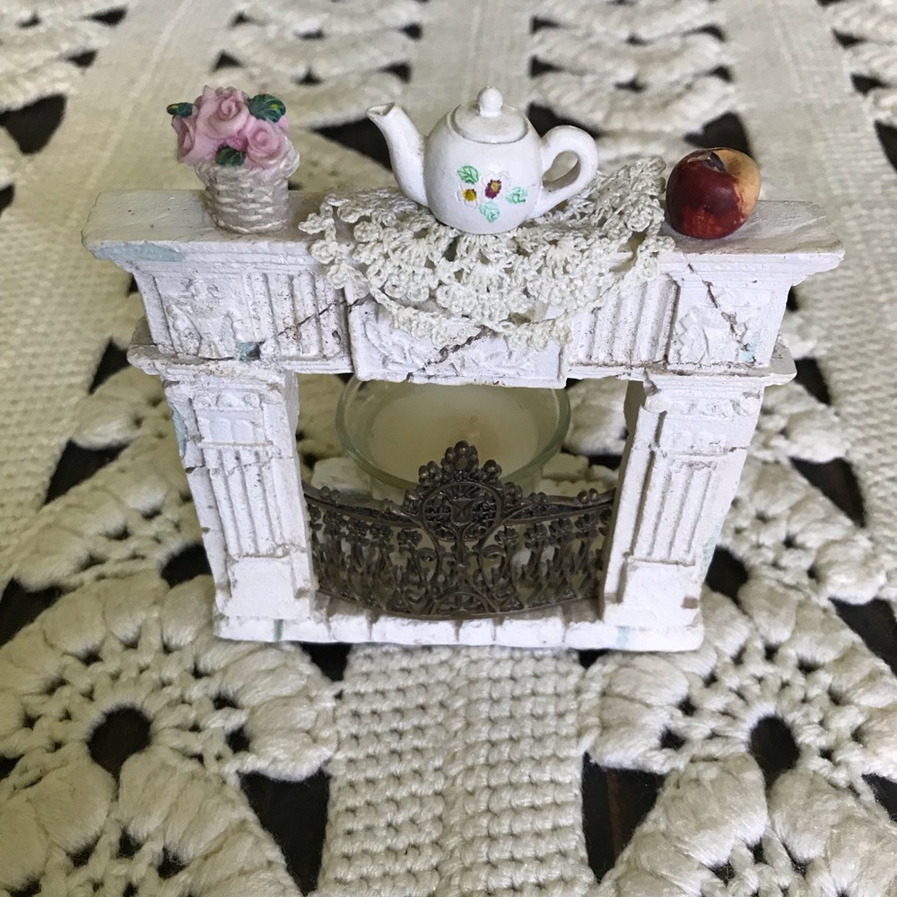 DEZINE Cottagecore Vintage CandleHolder Fireplace Theme